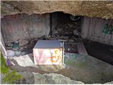 Notranjost bunkerja za cerkvijo Sv. Križa v Gornejm Logatcu