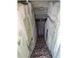 Stopnice v notranjsoti zgornjega bunkerja centra odpora 231 ID 2-142