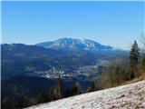 Selovec (885 m) Pogled proti Peci, spodaj Ravne na Koroškem.