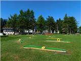 Mini golf pri Ruški koči na Arehu.