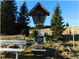 Kampstein (1467 m) in Arabichl (1595 m) En od številnih križev ob poti.