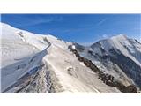 Pogled proti vrhu Aiguille de Goûter in koči Goûter