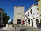 Camino Krk Vela placa, blizu je TIC, kjer se dobi Hodočasnička Putovnica