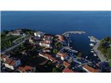 Camino Krk Porat, levo samostan, kjer je žig Camino Krk