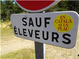 Vzhodni Pireneji Prometni znak, ki dovoljuje promet le rejcem pašne živine - in komentar v katalonščini Po katalonsko, prosim.. :-)