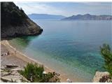 lepe plaže ob naši poti, v ozadju otok Prvič