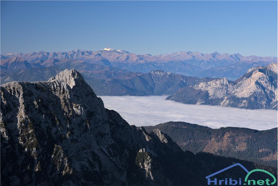 Levo Srednja in Visoka Ponca, desno Dobrač, v ozadju Hochalmspitze